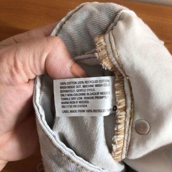 Woman’s Wild Fable Light Wash Super High Rise Cutoff Shorts‎ 4 - Picture 7 of 7